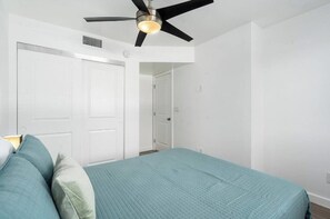 2 bedrooms, iron/ironing board, free WiFi, bed sheets - Queen Bed, Parking, Airport, Parks! (Phoenix)