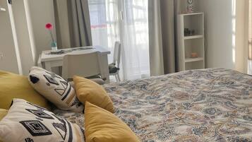 1 slaapkamer, een strijkplank/strijkijzer, reisbedje, gratis wifi