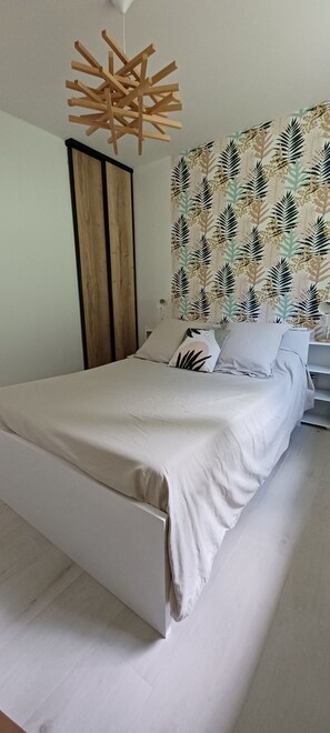 2 habitaciones, cuna de viaje, wifi gratis y ropa de cama 