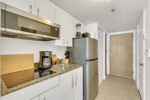 冰箱、微波炉、炉灶、茶具/咖啡用具