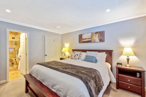 3 bedrooms, desk, free WiFi, bed sheets - Luxury Space | Minutes To Beach | Spa | Patio (Huntington Beach)