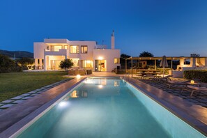 Outdoor pool, a heated pool - Villa Mia Heated pool Pickleball court kids area Center 8' min beach 2km (Rethymno)