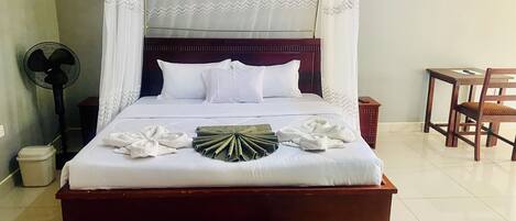 Cortinas blackout, tabla de planchar con plancha y wifi gratis