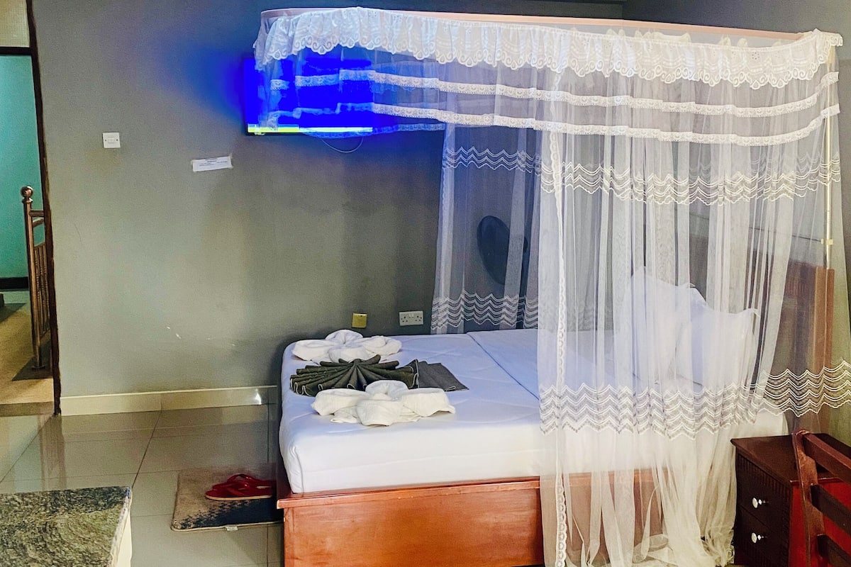 Executive Double Room, 1 Bedroom | Blackout drapes, iron/ironing board, free WiFi, bed sheets