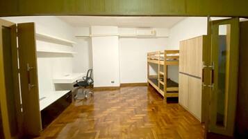 2 bedrooms, desk, free WiFi, bed sheets