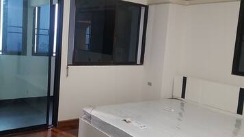 2 bedrooms, desk, free WiFi, bed sheets