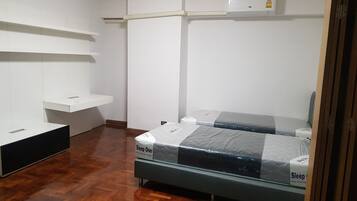 2 bedrooms, desk, free WiFi, bed sheets