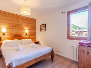 3 bedrooms, free WiFi, bed sheets
