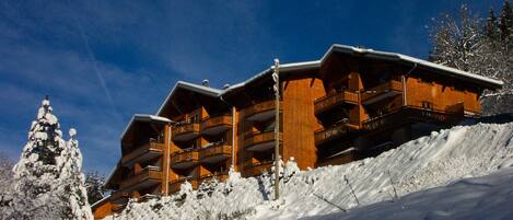 المنشأة من الخارج