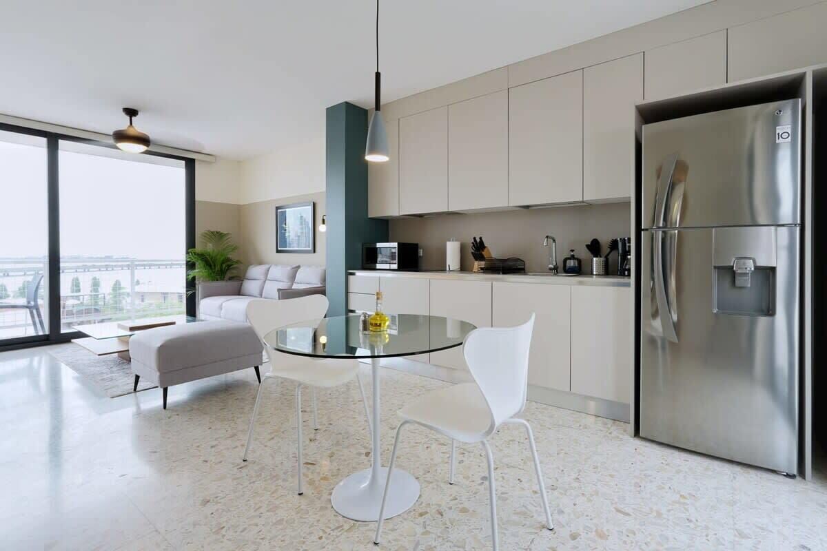 冰箱、微波炉、烤箱、炉灶