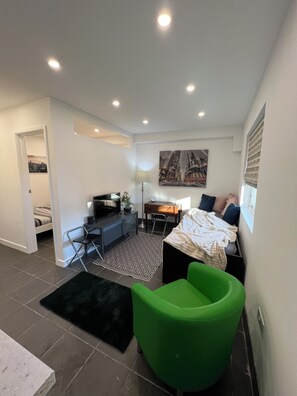 1 habitación, tabla de planchar con plancha, wifi y ropa de cama 