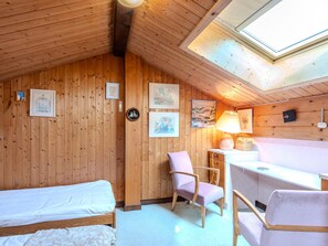 3 bedrooms, free WiFi, bed sheets
