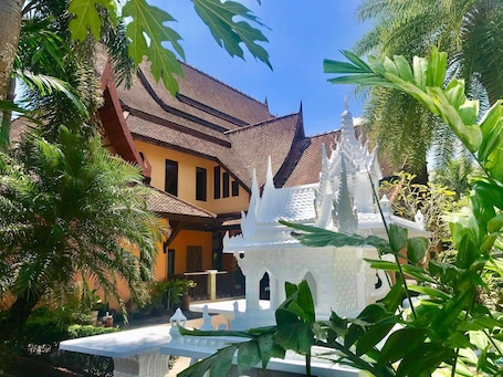 Exterior. Villa Chaya