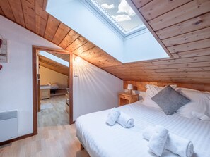 2 bedrooms, bed sheets