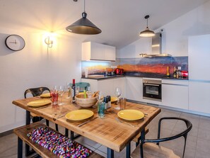 Køleskab, ovn, opvaskemaskine, kaffe-/temaskine