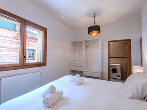 2 bedrooms, free WiFi, bed sheets, wheelchair access