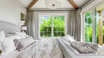 8 Schlafzimmer, Schreibtisch, Reisekinderbett, WLAN