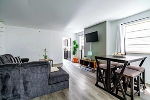 Smart TV, stereo, offices - Short North/Downtown | Walk to Convention Center | Free Parking | 5,800+ Reviews (Columbus)