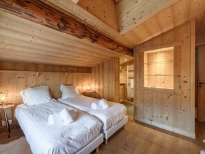 4 bedrooms, free WiFi, bed sheets