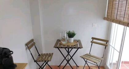 Beautiful 2 bedroom apartment near the subway