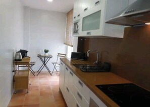 Fridge, microwave, oven, dishwasher - Beautiful 2 bedroom apartment near the subway (Armilla)