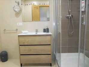 Hair dryer, bidet, towels, soap - Beautiful 2 bedroom apartment near the subway (Armilla)