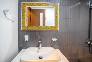 Bathroom - New Studio In The Heart of Business Bay (Dubai)