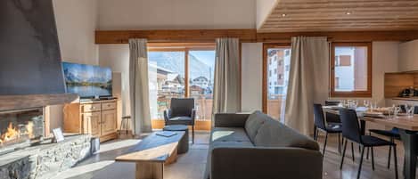 Télévision, cheminée