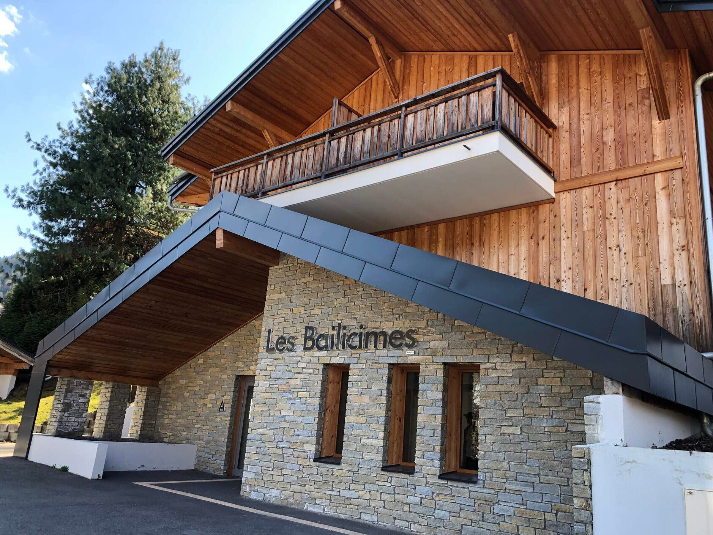 A building with a stone facade and a wooden balcony.