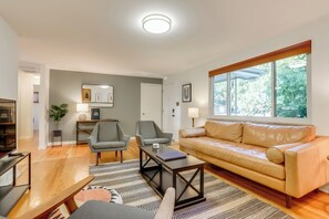 Smart TV - 2 King Bed l Upper Unit Duplex (Arvada)