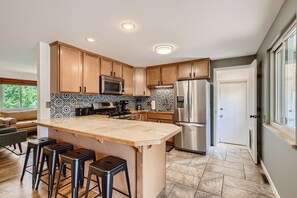 Fridge, microwave, oven, stovetop - 2 King Bed l Upper Unit Duplex (Arvada)