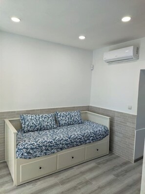 1 bedroom, WiFi, bed sheets - Apartamento Completo con Entrada Independiente (Madrid)