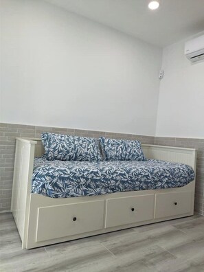 1 bedroom, WiFi, bed sheets - Apartamento Completo con Entrada Independiente (Madrid)