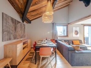 Dining - Stunning renovated duplex with 3 bedrooms and double garage in Morzine center (Morzine)