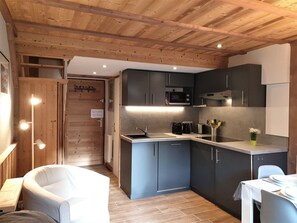 Fridge, microwave, dishwasher, coffee/tea maker