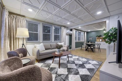 The Cardinal I 2 BR Apartment, Sleeps 4