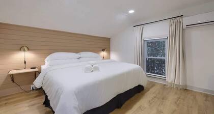 The Cardinal I 2 BR Apartment, Sleeps 4