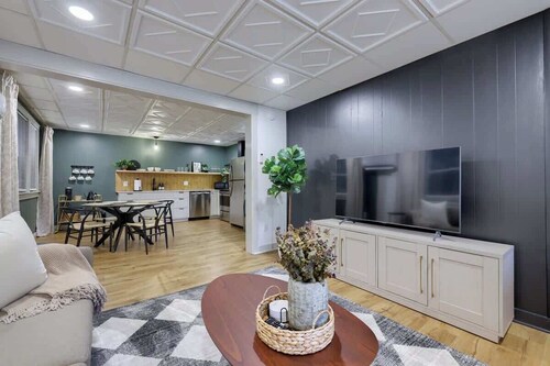 The Cardinal I 2 BR Apartment, Sleeps 4