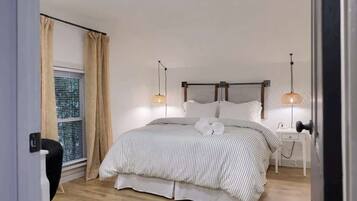 2 bedrooms, desk, iron/ironing board, travel crib