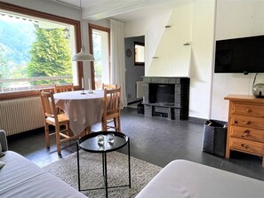 Télévision, cheminée