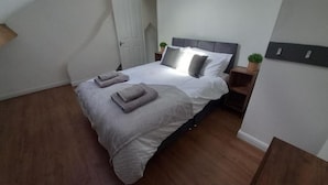 4 bedrooms, iron/ironing board, WiFi (free), bed sheets