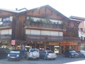 ا�لمنشأة من الخارج