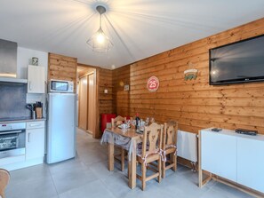 Fridge, microwave, oven, dishwasher - Charming studio cabin in Morzine, near slopes, parking (Morzine)