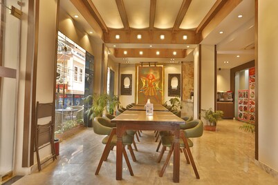 Lakhey Hotel