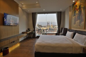 Super city view room | 書桌、筆電工作空間、隔音、熨斗/熨衣板