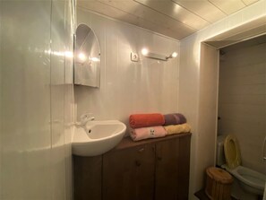 Hair dryer, towels