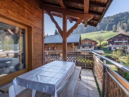 3-bedroom in Morzine, ski-in/ski-out, pets allowed