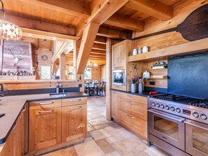 Fridge, microwave, dishwasher, coffee/tea maker - Luxury chalet for 14 near lifts with elevator (Morzine)