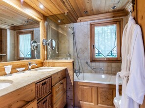 Hair dryer, towels - Luxury chalet for 14 near lifts with elevator (Morzine)