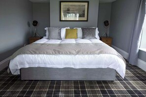 5 bedrooms, iron/ironing board, WiFi, bed sheets - Mill House (Selsey)